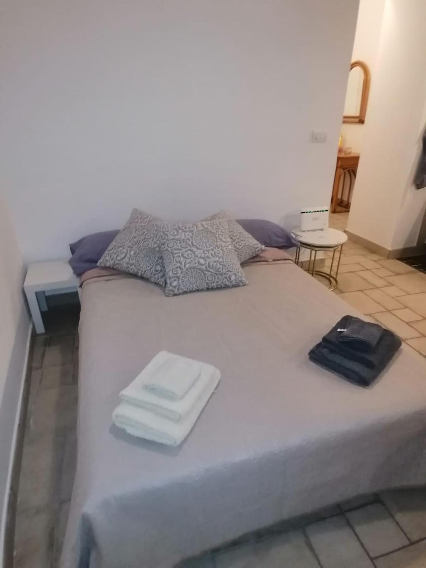 Il Vicoletto Sul Castello Apartment Наполи Екстериор снимка